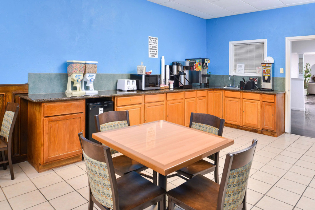 Americas Best Value Inn Clute