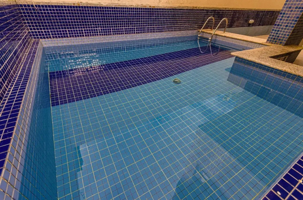 2 Quartos Varanda Piscina, 300 m praia Wi-Fi 200Mb