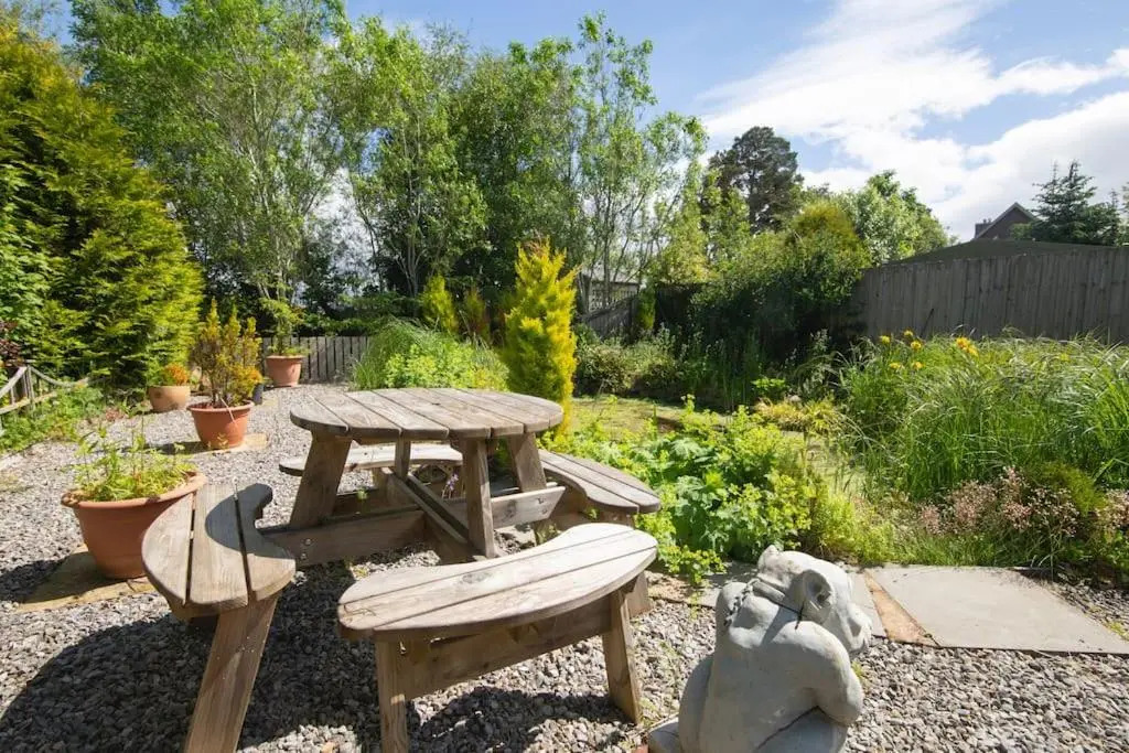Calm Scottish Country Escape with Hot Tub Sleeps 6
