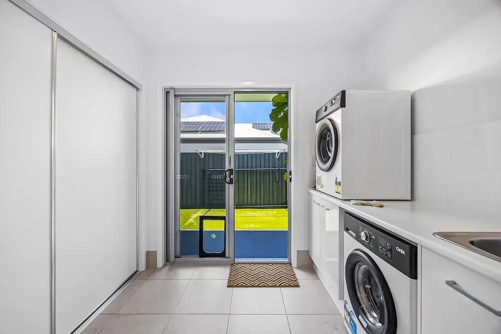 Premium 4-bed Coastal Escape With BBQ and Pool