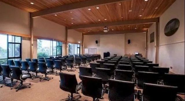 Deakin Management Centre