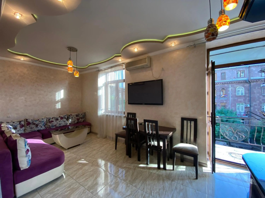 Amiryan street 1 bedroom Deluxe apartment With Balcony AM104
