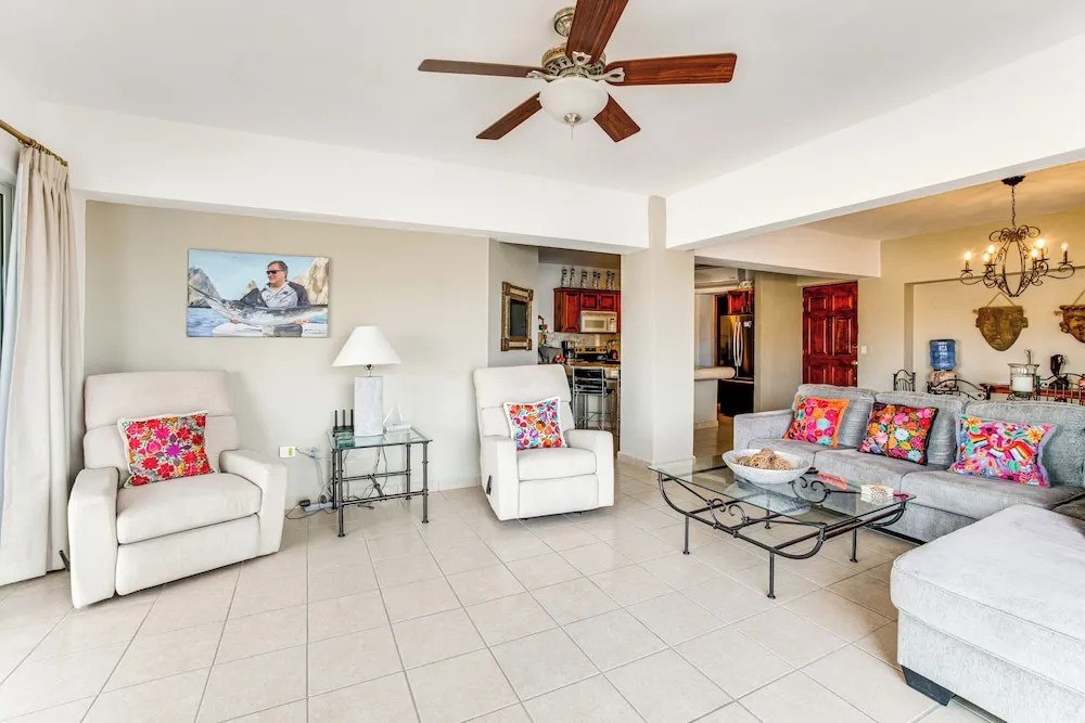 Condo in Plaza Nautica < 1 Mile to The Arch!