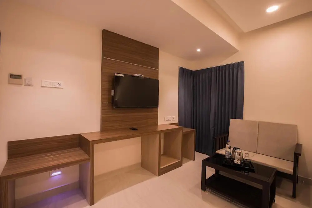 SMA Grand inn, Triplicane