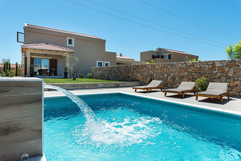 Villa Rea 3 with heated pool