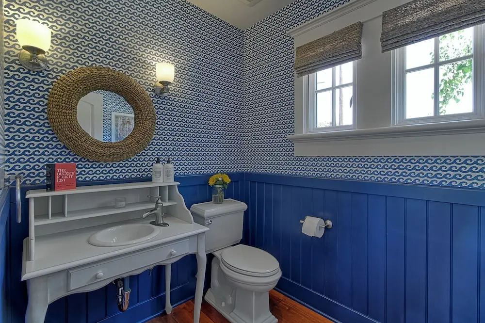 Montecito Luxe Home "location, Location, Location!!" 4 Bedroom Residence by Redawning
