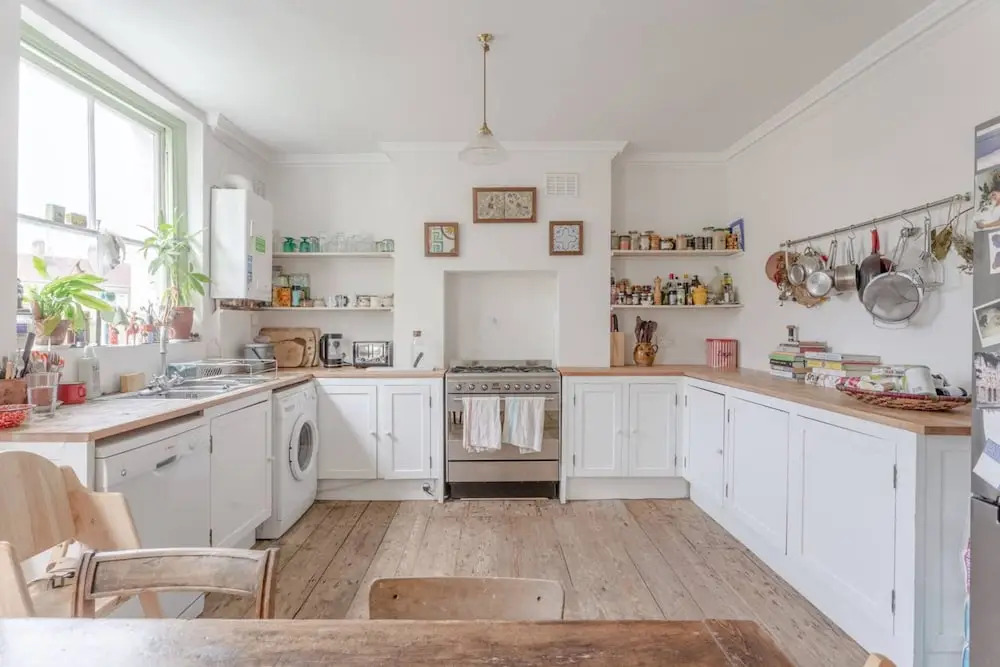 Spacious and Colourful 2 Bedroom Flat in Lambeth