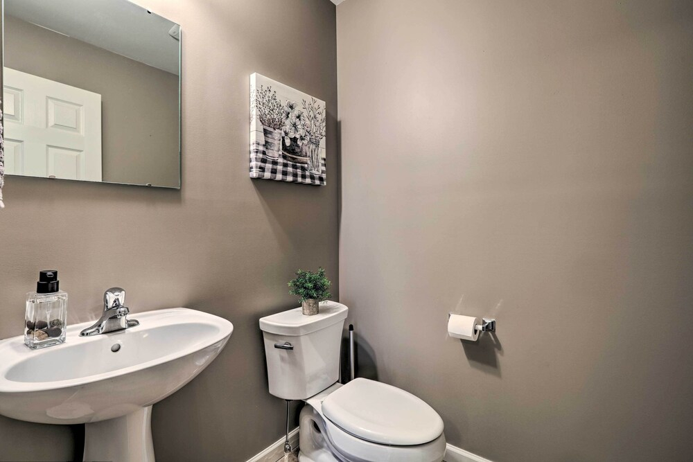 Charming Bellefonte Townhome Near Penn State!