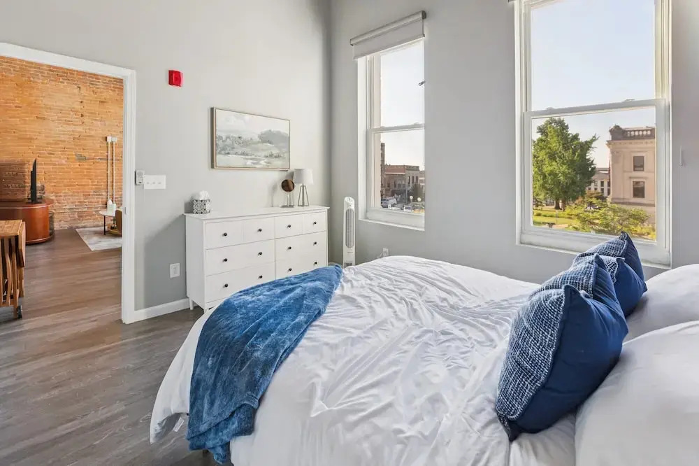 Rustic-industrial Loft With Courthouse Views 3 Bedroom Apts