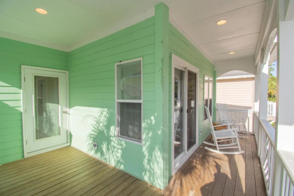 Lovely 2-story, 3-Bd Home, Steps to Marina store and Bonito Boathouse