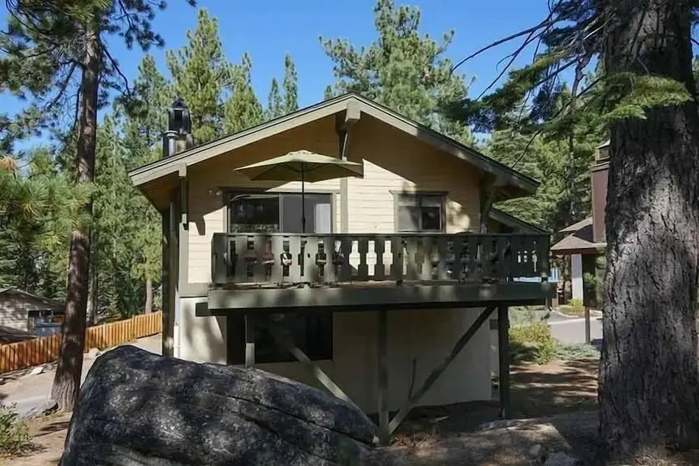 3407 Pine Hill 2 Bedroom Home by RedAwning