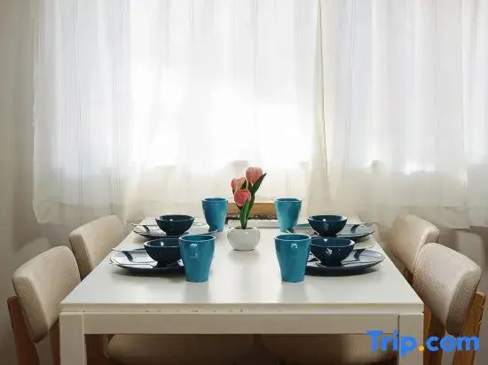 "Jiayi" 3-story building with elevator, 3 bedrooms, 2 bathrooms, 1 living room, 1 kitchen