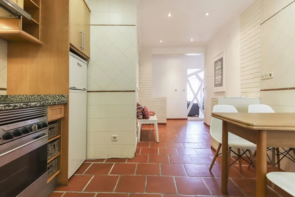 Typical Mouraria Studios by Hosty