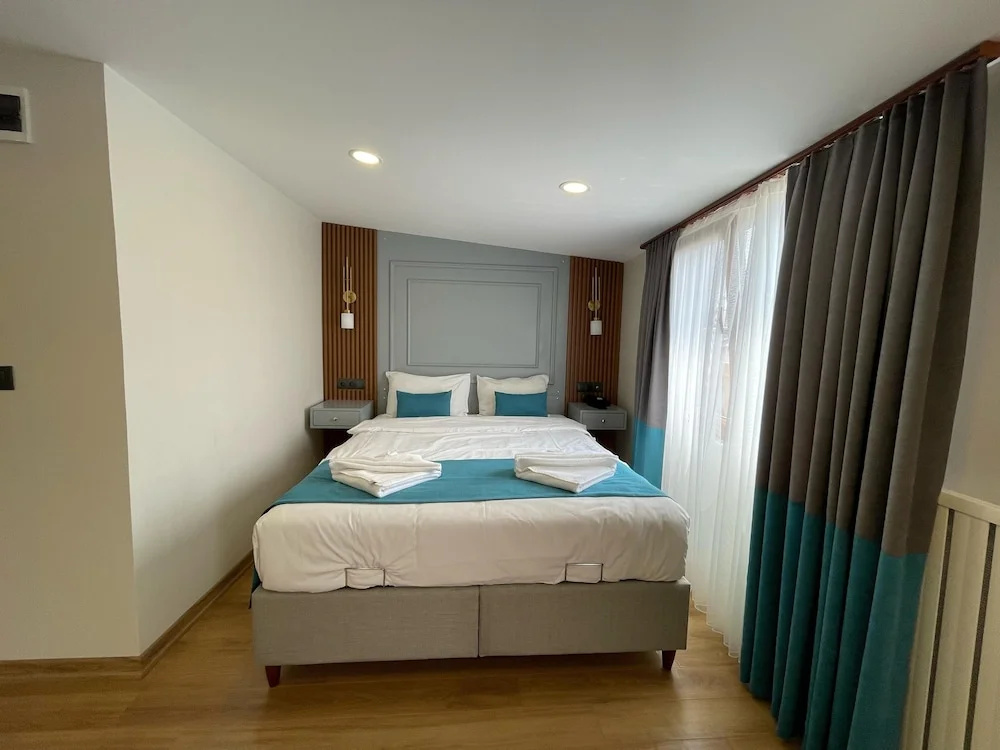 Lynda Hotel
