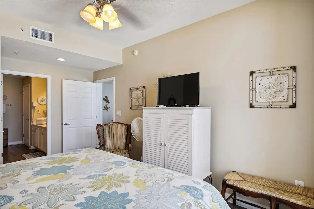 Sterling Reef 202 - 2nd Floor W/uninterrupted Gulf View! Free Fun! Free Gas Card! 2 Bedroom Condo by RedAwning