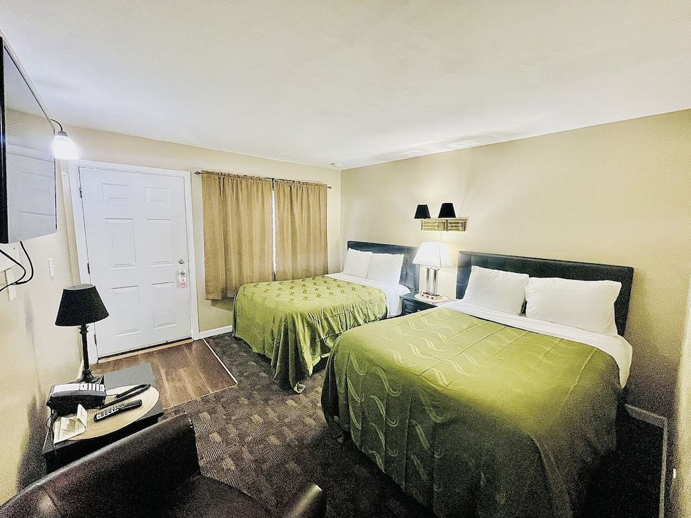 Sage N Sand Motel