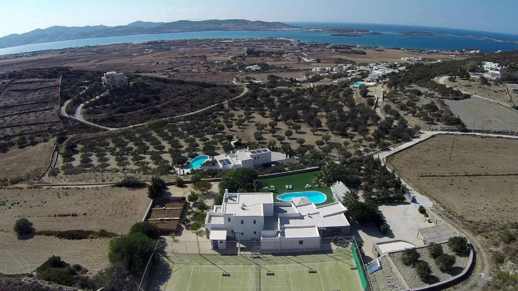 Quality Brand Villas 5br magnificent Laura Estate Basket Tennis court Billiards Gym Large Pool Fireplace Bar Parking Barbecue 3 kitchens