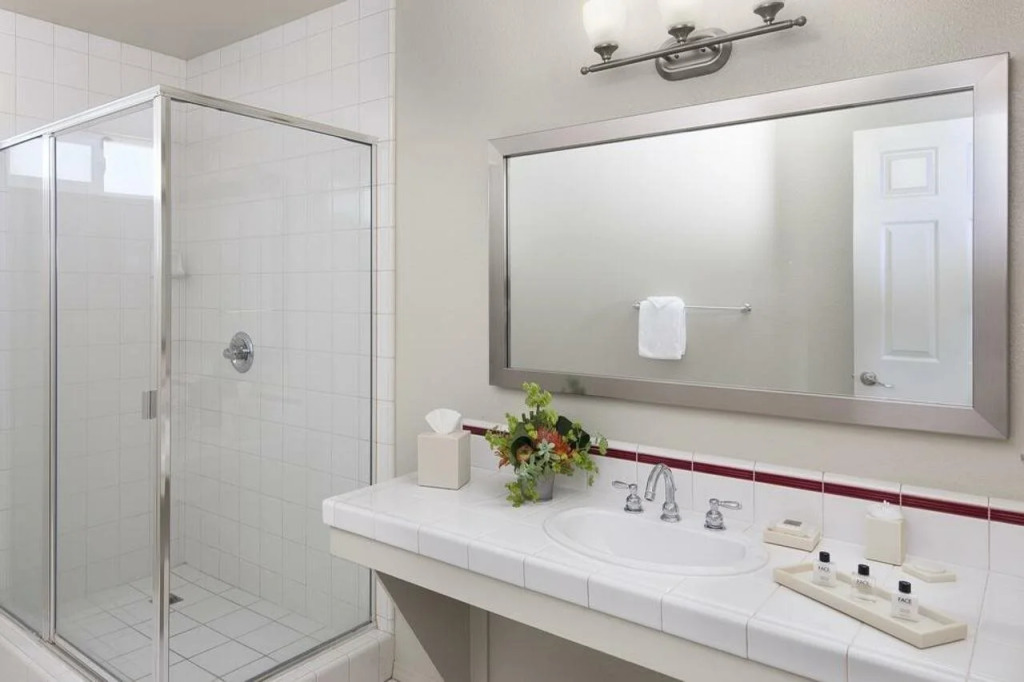 Cambria Landing Inn and Suites