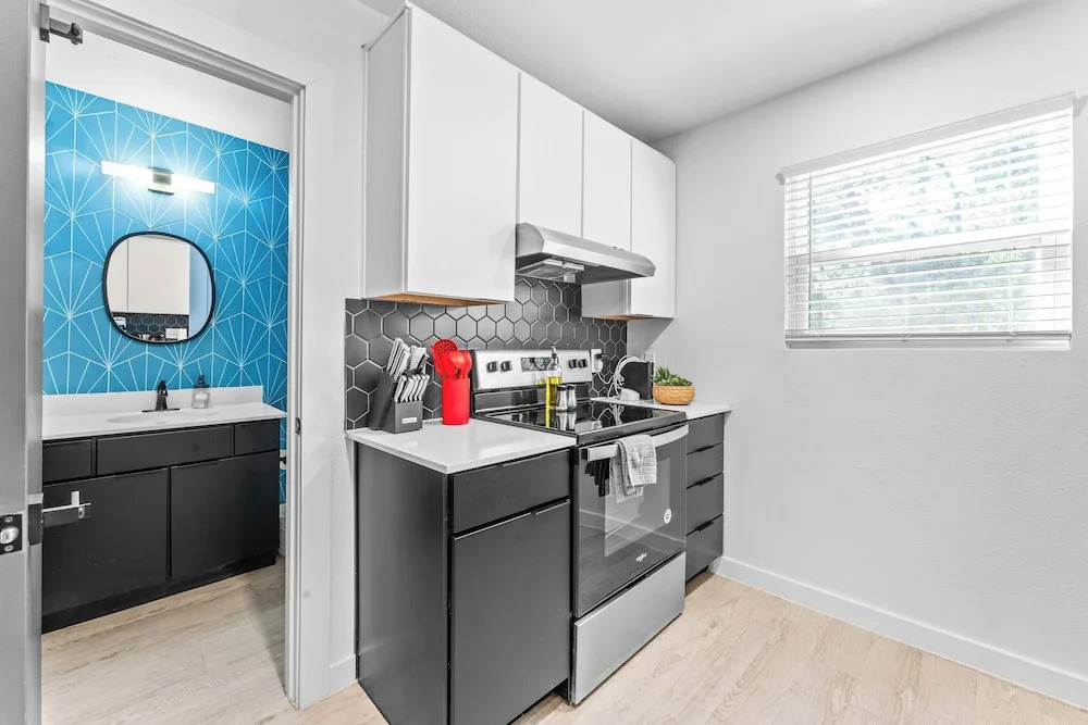 Prime SoCo boutique studios with laundry WiFi 7 Min to DT