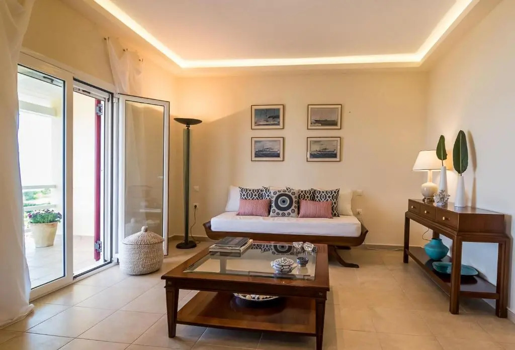 Azzuro Beach House - On the Beach & Private Pool, by ZanteWize