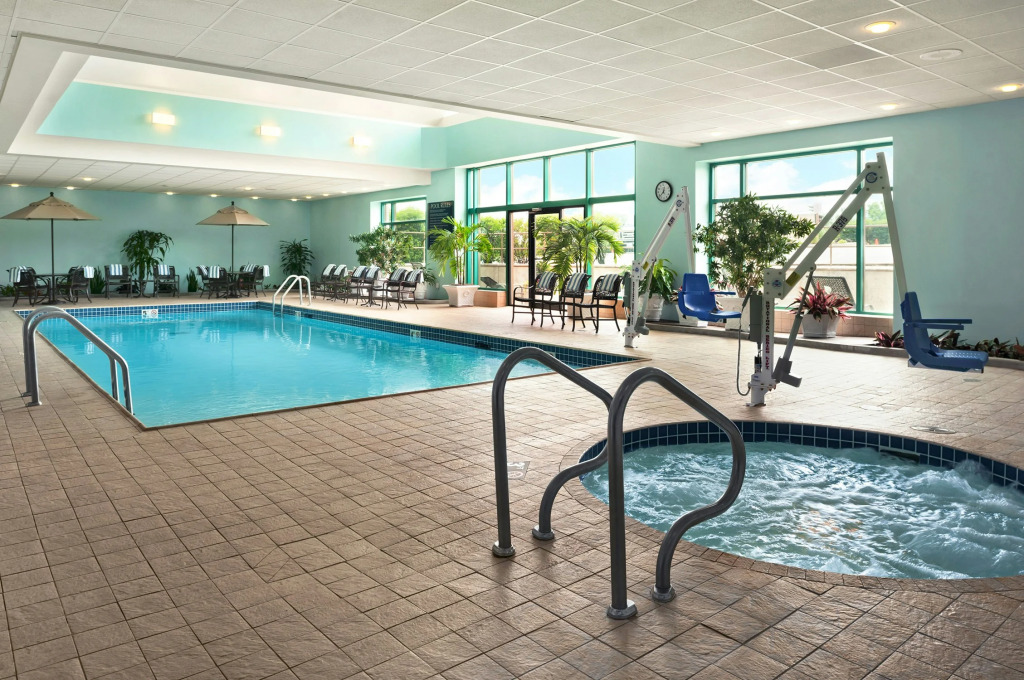 Embassy Suites by Hilton Chicago Lombard