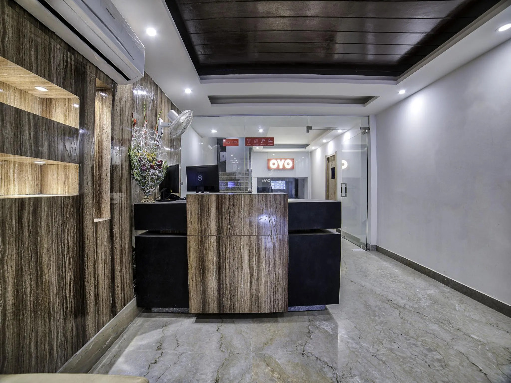 OYO 13637 Crown Residency