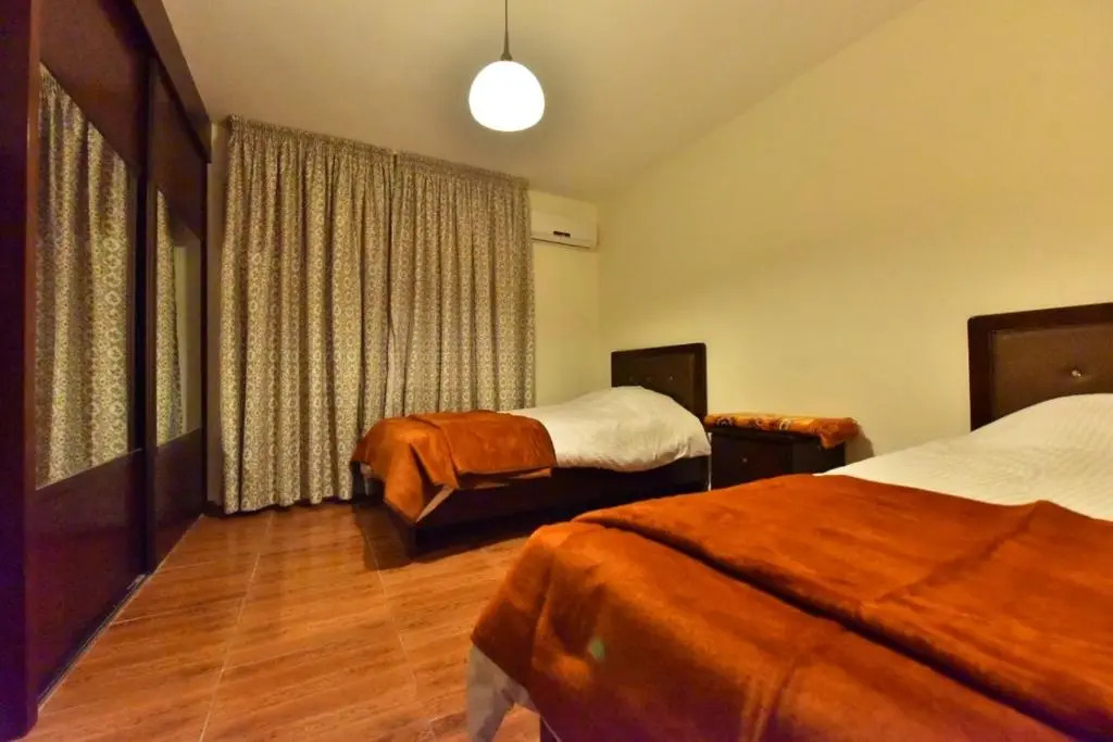 Al-Farouq Suites
