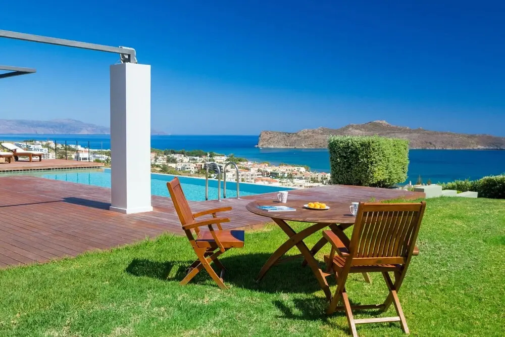 Mountainside Villa w Pool gym 500m to the Beach