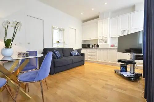 Champs-Élysées Executive Apartment