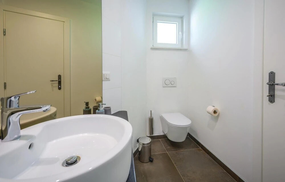 Amazing Home in Tar With Wifi and 4 Bedrooms
