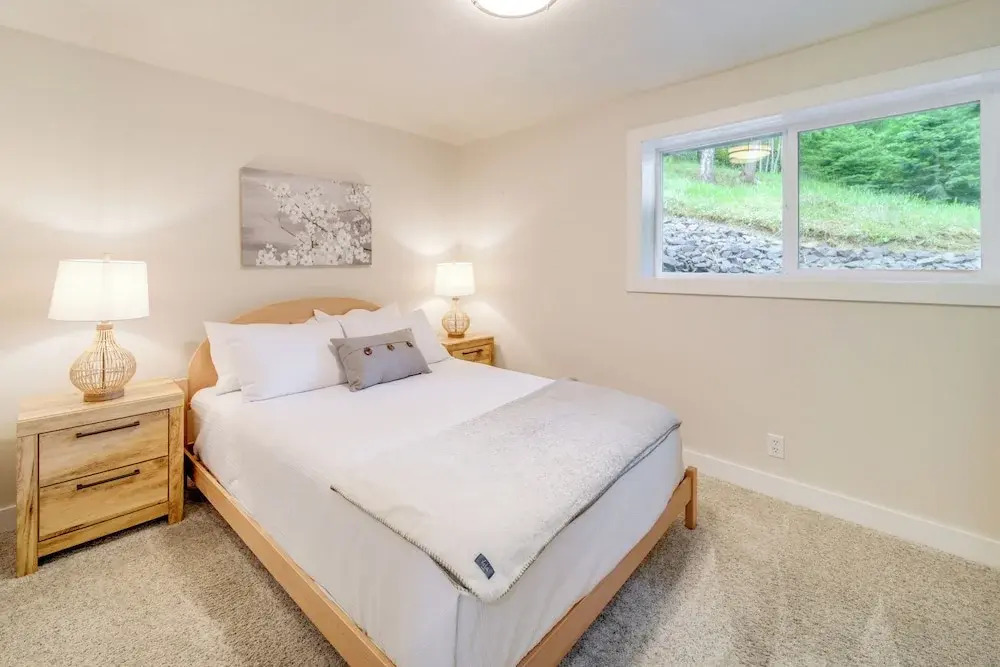 Tree-lined Hayden Home w/ Hot Tub & Lake Views!