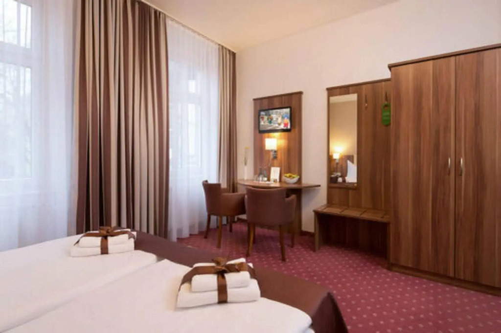 Gold Hotel