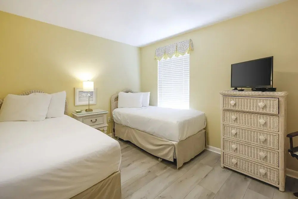 Phoenix Vi 61001 3 Bedroom Condo