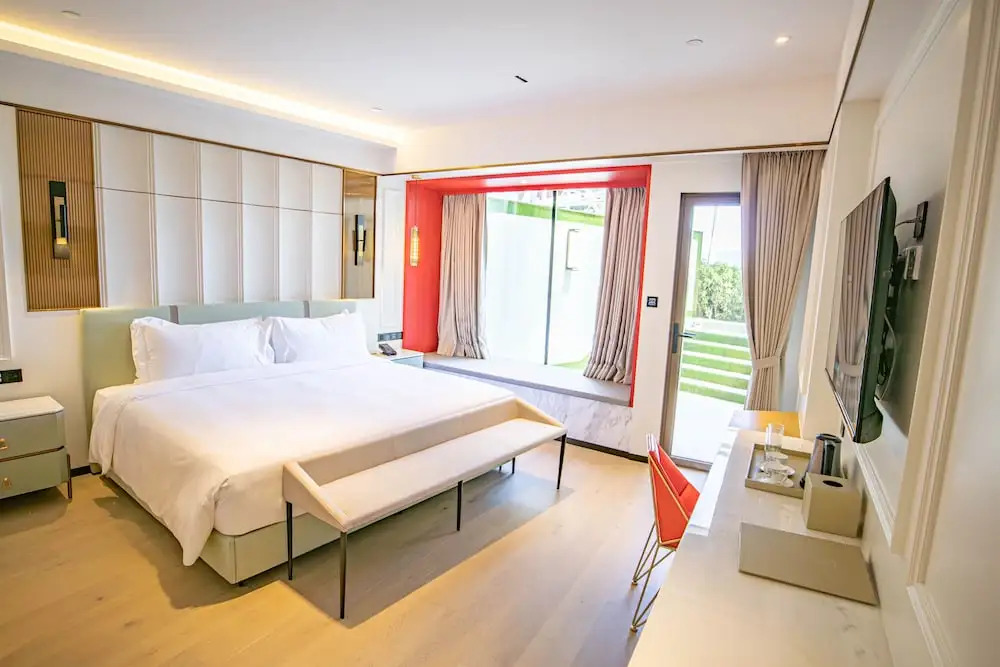 Yoho Resorts World Hotel