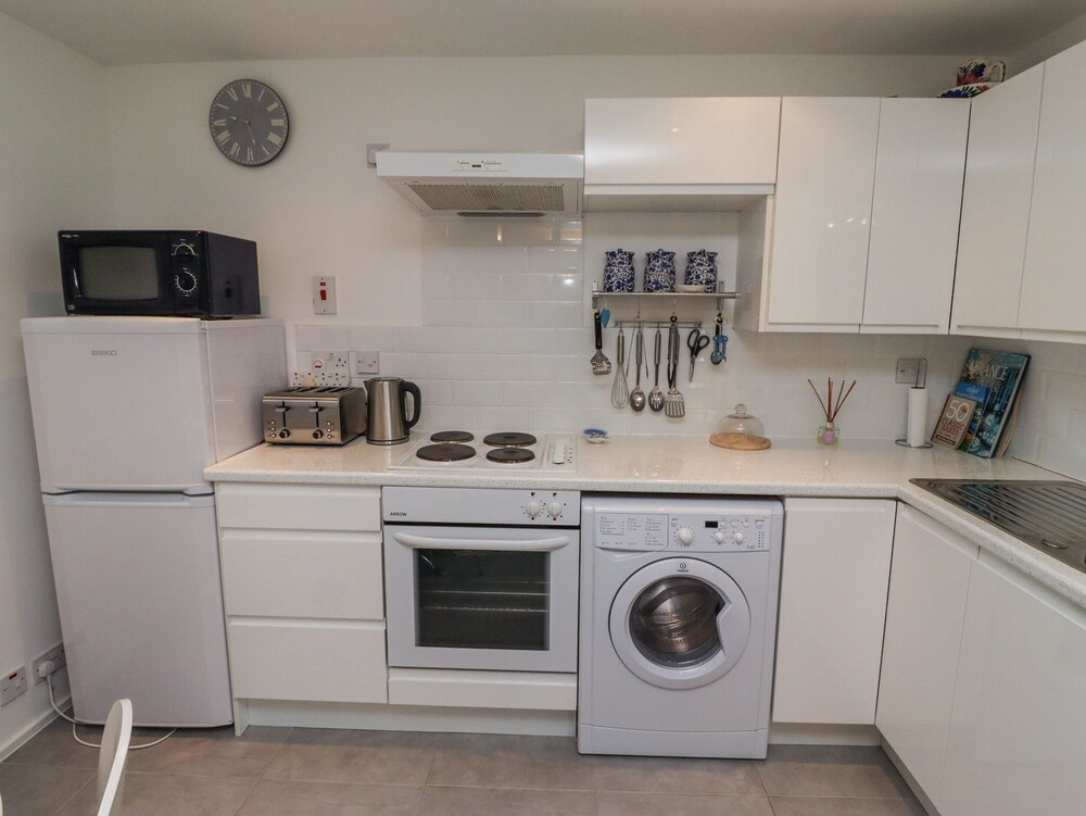 51 Longstone Park