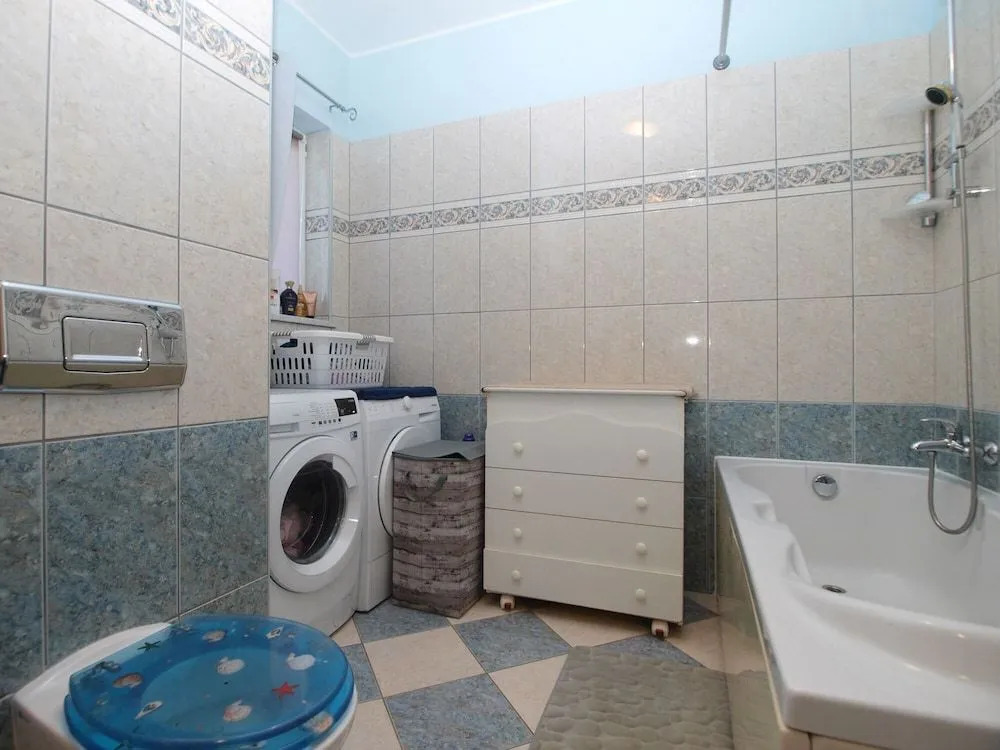 Apartment 1800