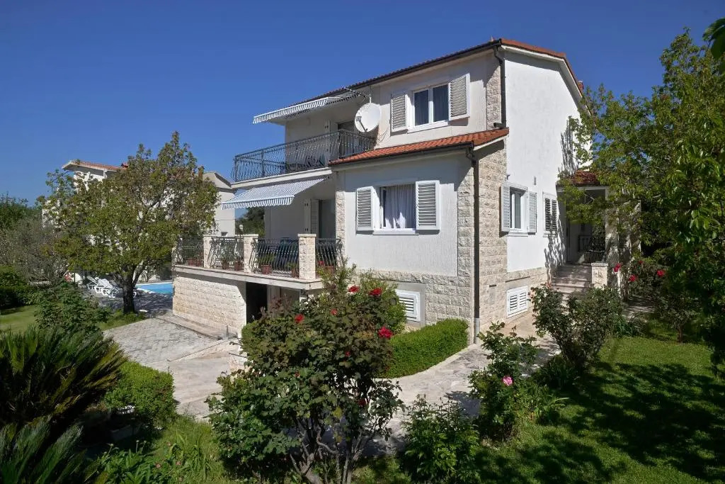 Villa 4US with pool
