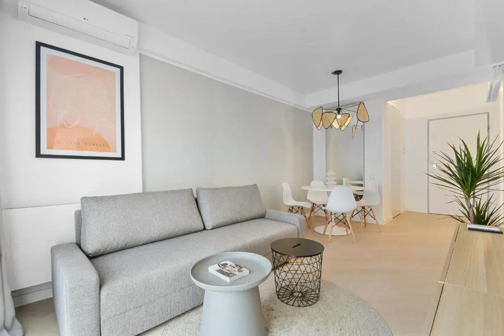 Cortina North 1BR Ap with parking and self check in
