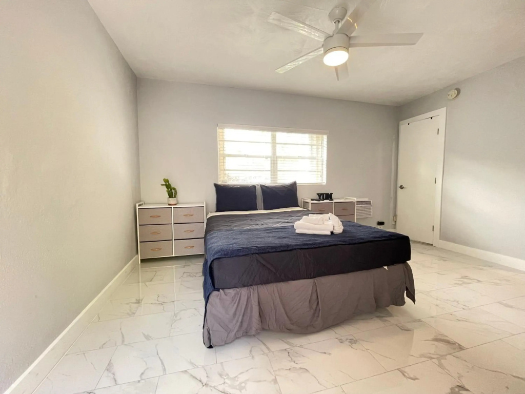 Studio Near Airport Seaport Restaurants