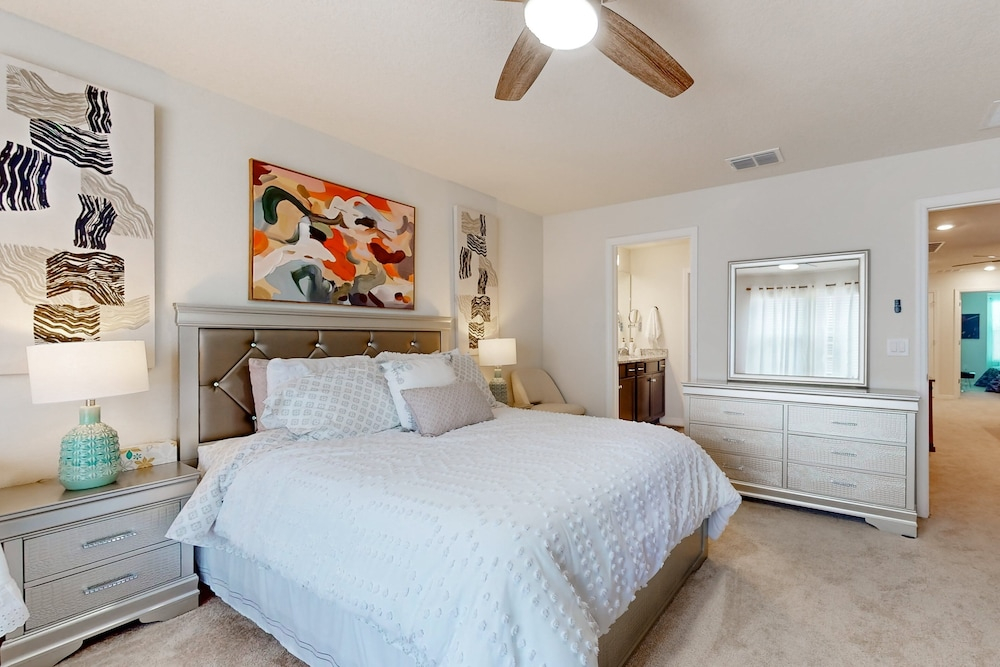 Charming Davenport House: Dog-friendly, Pool, Patio, Well-equipped Kitchen