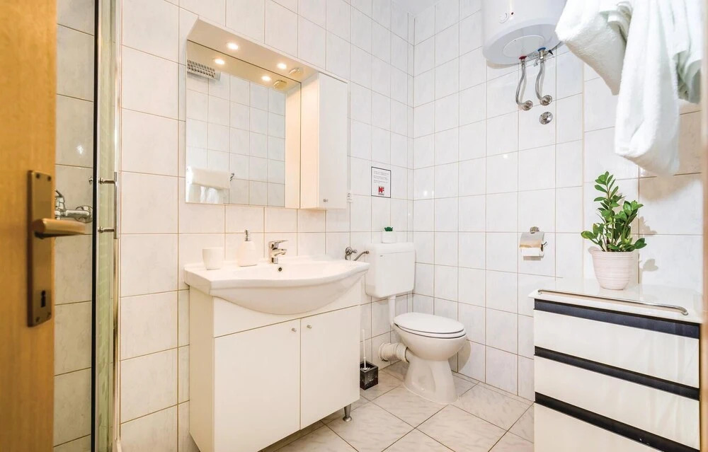 Stunning Home in Debeljak With Wifi and 6 Bedrooms