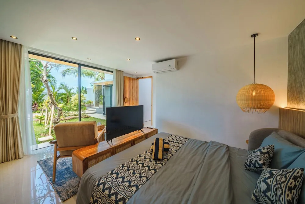 Villa Arunika - Stylish tropical 2BR Villa close to Nyanyi beach