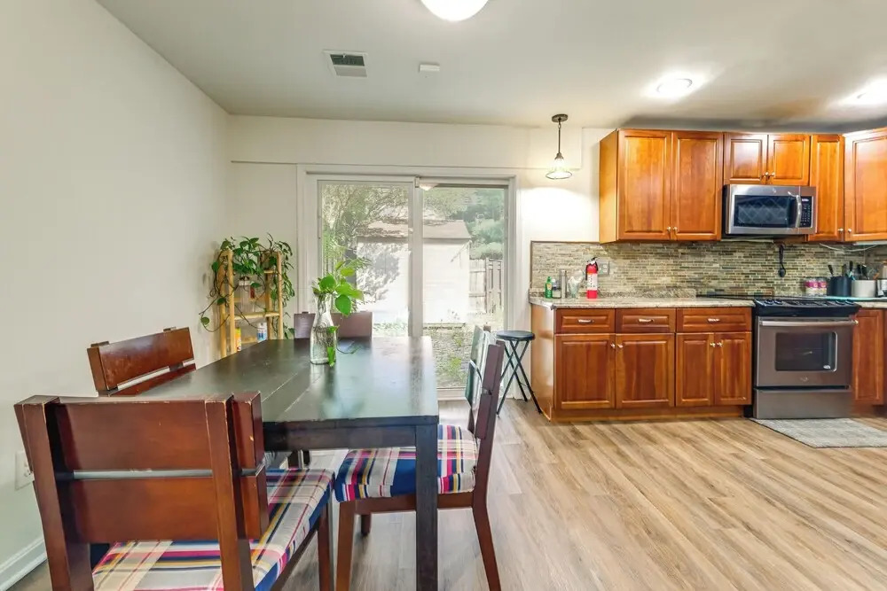 3 Mi to Dulles Airport: D.c. Area Townhome