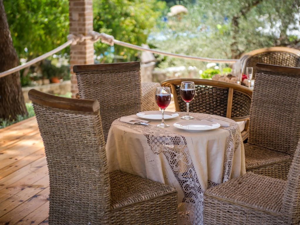 Koukounaria Hotel & Suites