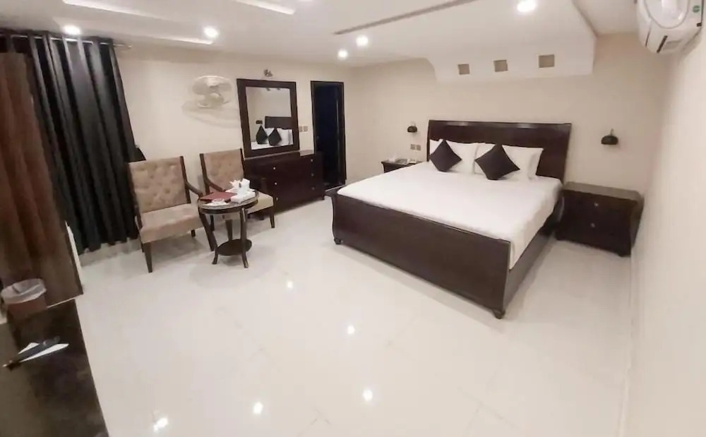 Hotel Mairona Gulberg Lahore