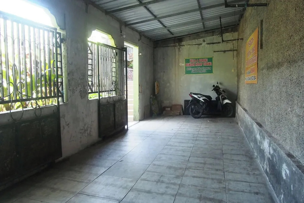 OYO Life 90646 Villa Karsinem Pasuruan