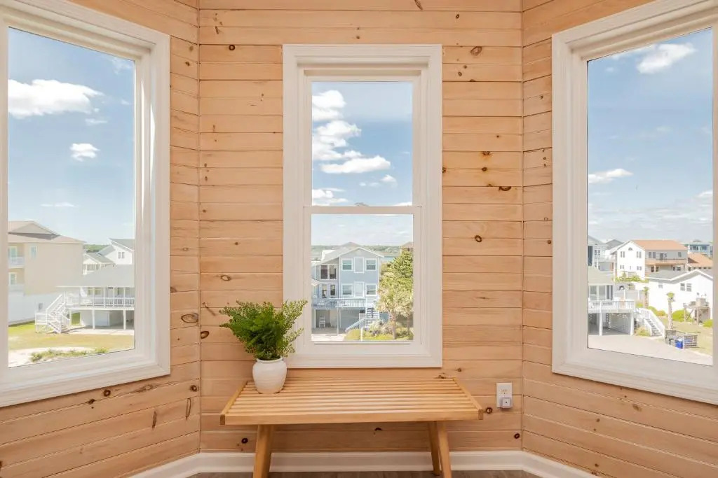 Casa Bianca by Oak Island Accommodations