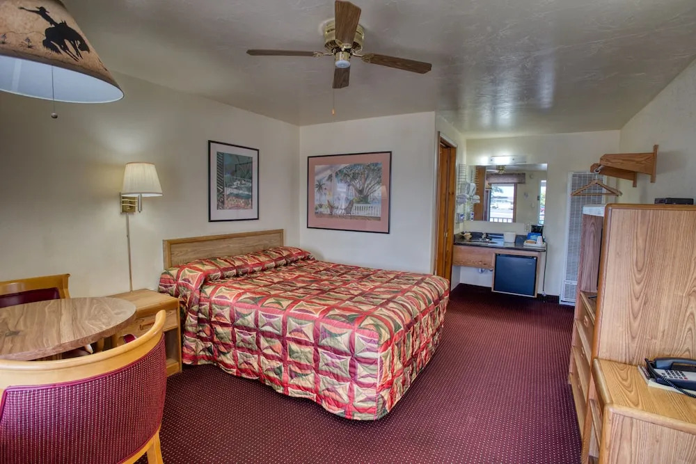 Kiva Motel