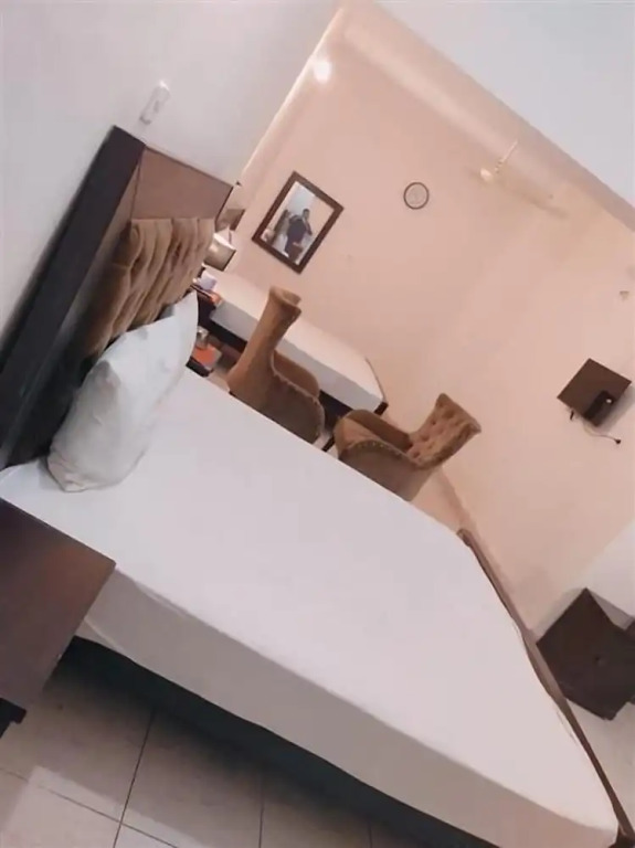 Hotel Twenty One Gulberg