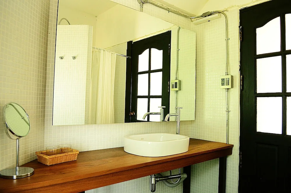 Early Bird Bed & Breakfast - Adults Only